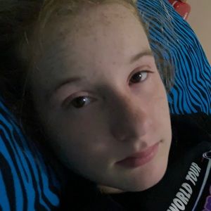 5’3 redhead that ripped her pants on a fence